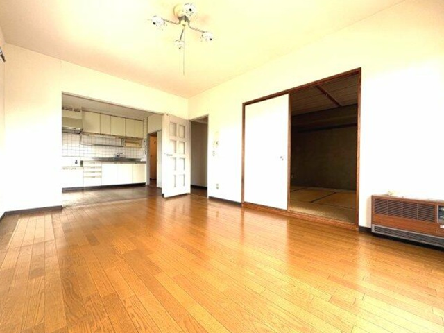 八王子市南大沢3丁目の中古マンション5階のリビングの写真