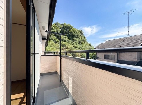 八王子市美山町の中古戸建てのバルコニーの写真