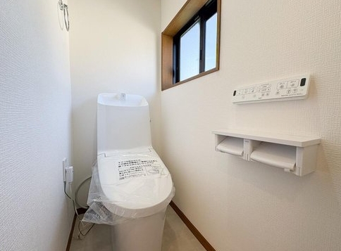 八王子市美山町の中古戸建てのトイレ1Fの写真