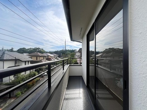 八王子市元八王子町2丁目の中古戸建てのバルコニーの写真