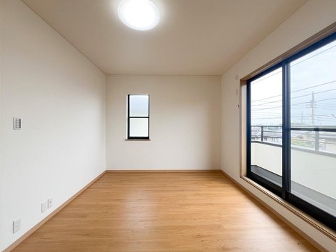 八王子市元八王子町2丁目の中古戸建ての洋室1の写真