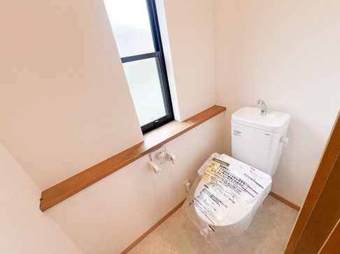 八王子市元八王子町2丁目の中古戸建てのトイレ1Fの写真