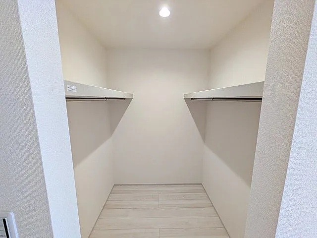 八王子市中野山王2丁目の新築戸建て1号棟のウォークインクローゼットの写真