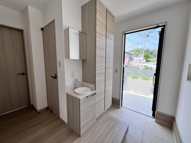 八王子市楢原町の新築戸建て6号棟の玄関の写真