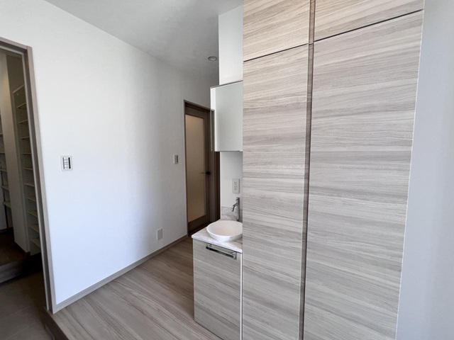 八王子市楢原町の新築戸建て6号棟の洗面化粧台2の写真