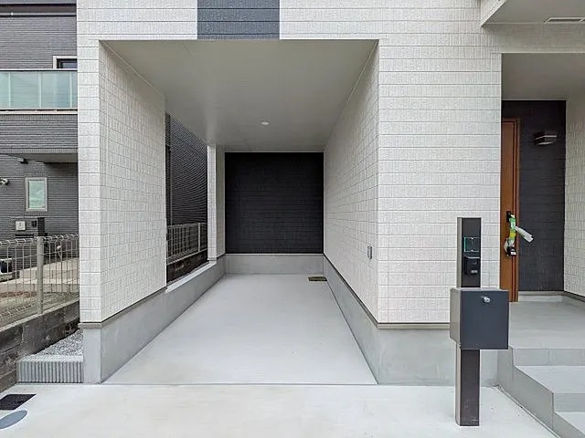 八王子市大和田町5丁目の新築戸建てA号棟の駐車場の写真