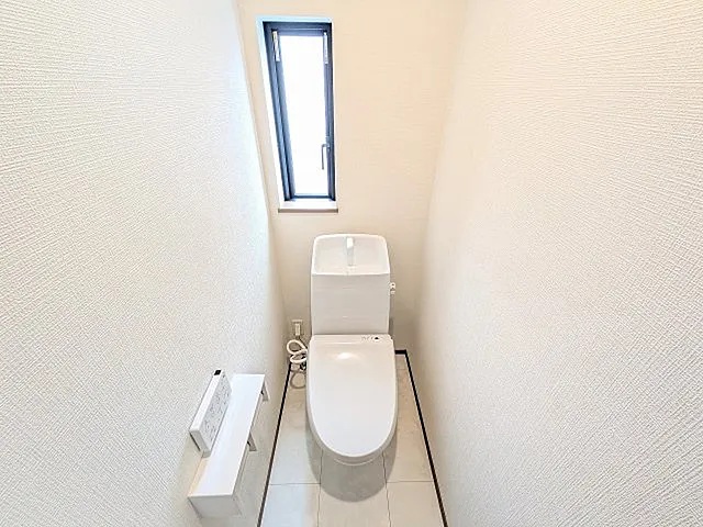 八王子市大和田町5丁目の新築戸建てA号棟のトイレの写真