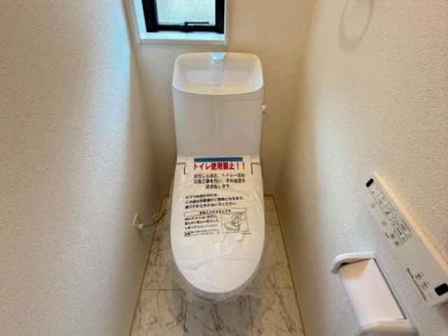 八王子市大和田町7丁目の新築戸建てのトイレの写真