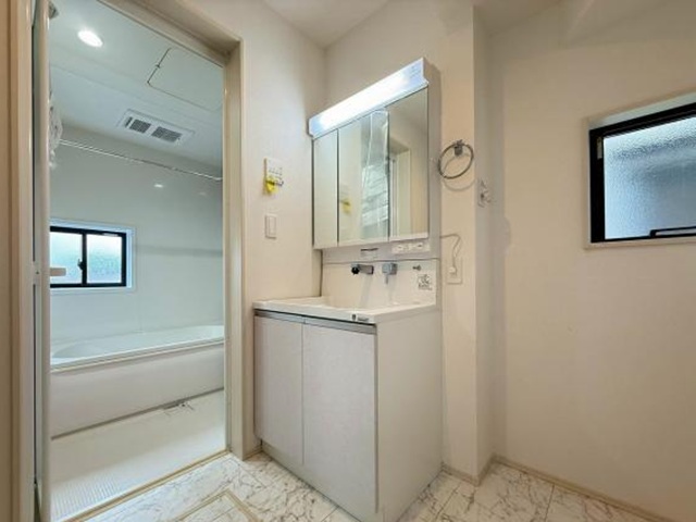 八王子市大和田町7丁目の新築戸建ての洗面化粧台の写真