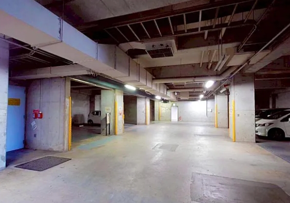 八王子市散田町3丁目の中古マンションの駐車場の写真