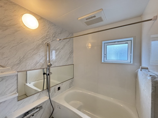 八王子市散田町4丁目の新築戸建て2号棟のバスルームの写真