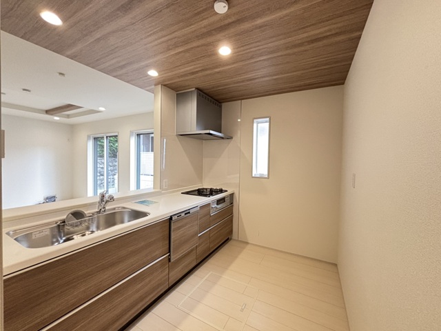 八王子市散田町4丁目の新築戸建て2号棟のキッチンの写真