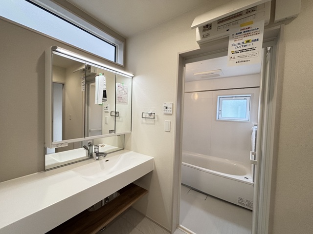 八王子市散田町4丁目の新築戸建て2号棟の洗面化粧台の写真