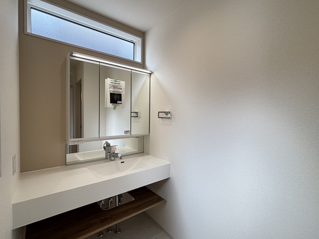 八王子市散田町4丁目の新築戸建て3号棟の洗面化粧台の写真