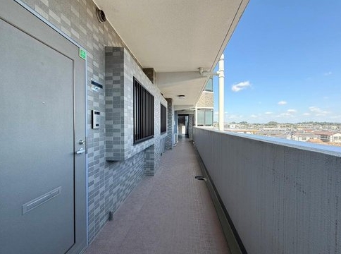 八王子市散田町5丁目の中古マンションの玄関の写真