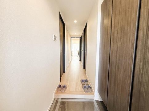 八王子市散田町5丁目の中古マンションの廊下の写真