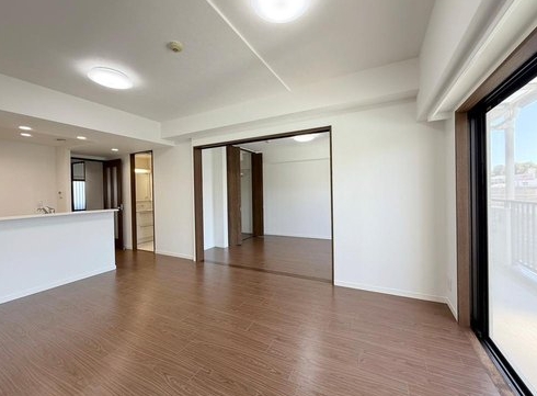 八王子市散田町5丁目の中古マンションのリビングの写真