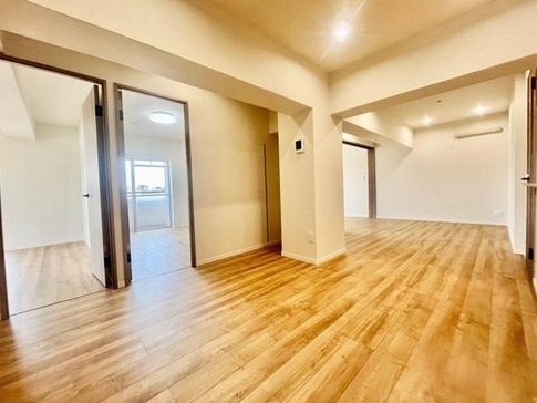 八王子市千人町3丁目の中古マンションのリビングの写真