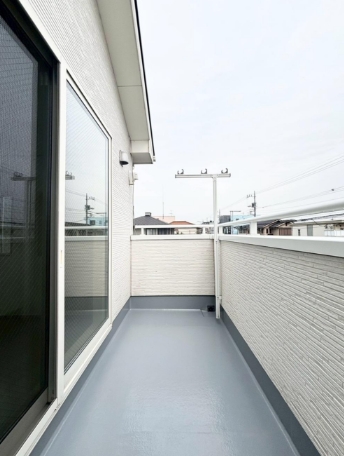 八王子市下柚木の中古戸建てのバルコニーの写真