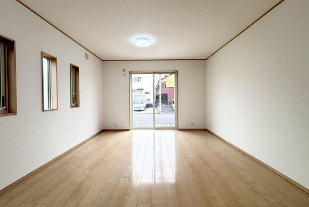 八王子市下柚木の中古戸建てのリビングの写真