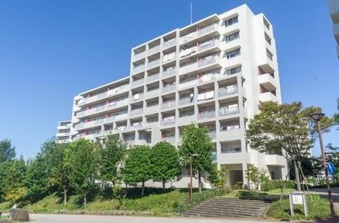 八王子市下柚木3丁目の中古マンションの外観の写真