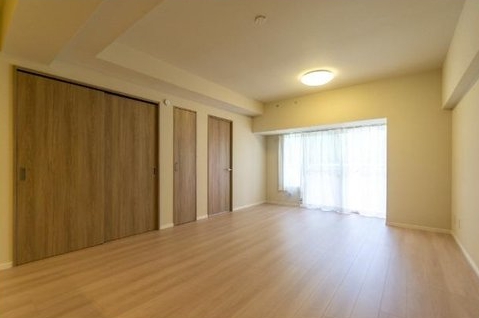 八王子市下柚木3丁目の中古マンションのリビングの写真