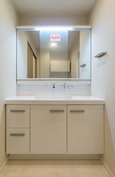 八王子市下柚木3丁目の中古マンションの洗面化粧台の写真