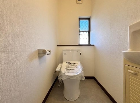 八王子市城山手2丁目の中古戸建てのトイレ1Fの写真