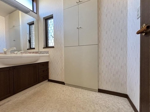 八王子市城山手2丁目の中古戸建ての洗面化粧台の写真