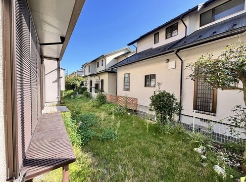 八王子市城山手2丁目の中古戸建ての庭の写真