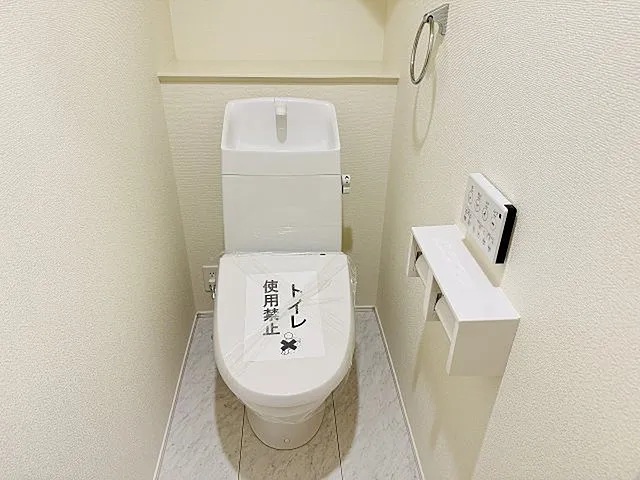八王子市諏訪町の新築戸建てのトイレの写真