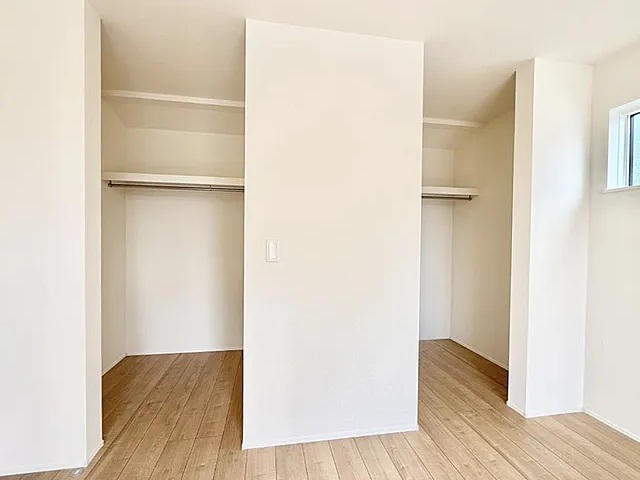 八王子市諏訪町の新築戸建てのウォークインクローゼットの写真