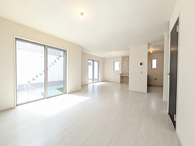 八王子市館町の新築戸建て2号棟のリビングの写真