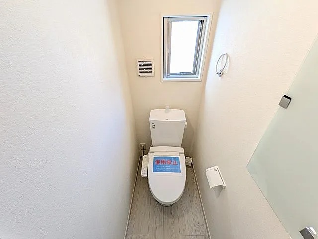 八王子市館町の新築戸建て5号棟のトイレの写真