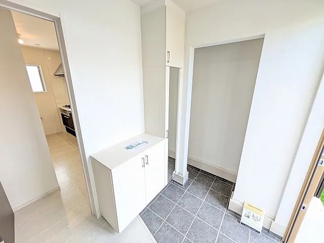 八王子市館町の新築戸建て7号棟の玄関の写真