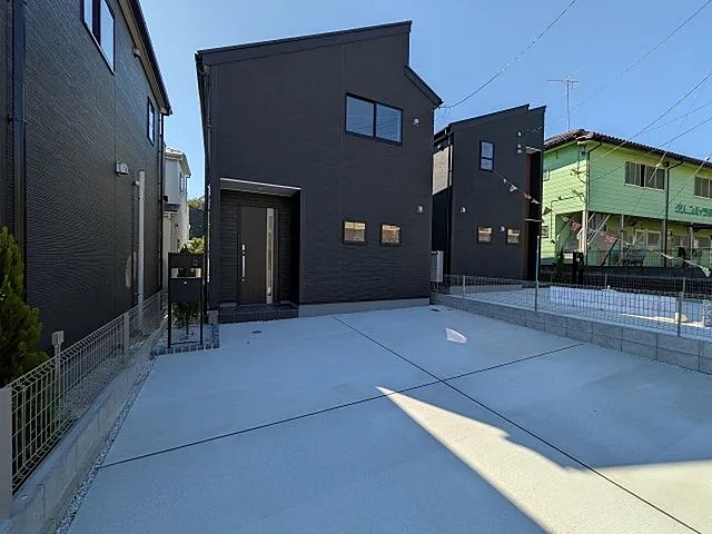 八王子市寺田町の新築戸建て2号棟の駐車場の写真
