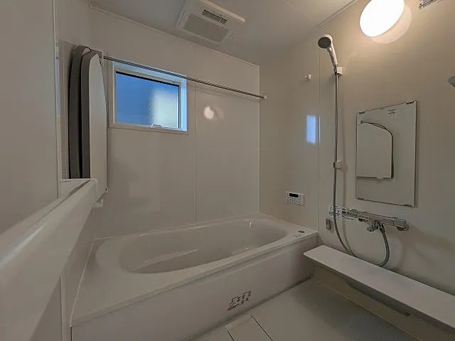 八王子市寺田町の新築戸建て4号棟のバスルームの写真