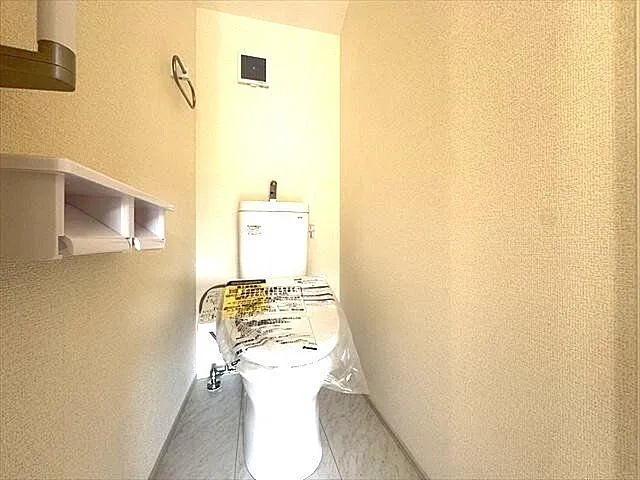 八王子市寺田町の新築戸建て4号棟のトイレの写真