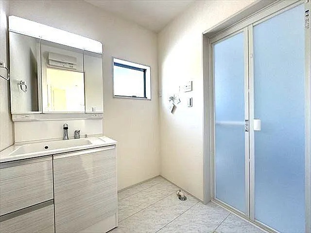 八王子市寺田町の新築戸建て6号棟の洗面化粧台の写真
