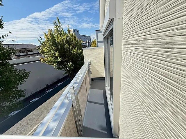 八王子市宇津木町の新築戸建て1号棟のバルコニーの写真