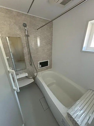 八王子市宇津木町の新築戸建て2号棟のバスルームの写真