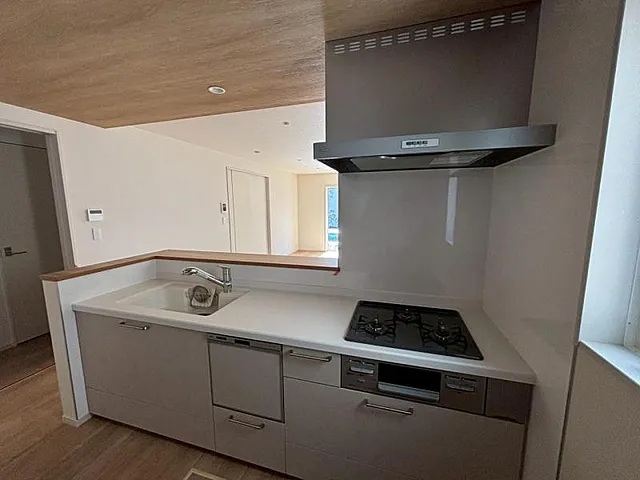 八王子市宇津木町の新築戸建て2号棟のキッチンの写真