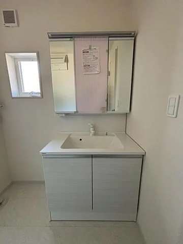 八王子市宇津木町の新築戸建て2号棟の洗面化粧台の写真