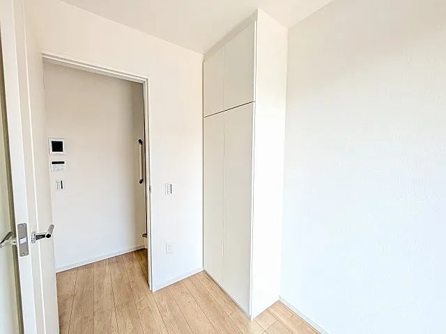 八王子市横川町の新築戸建ての玄関の写真