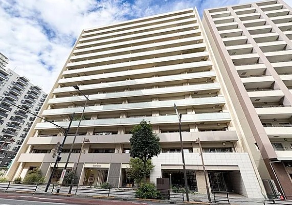 八王子市八日町の中古マンションの外観の写真
