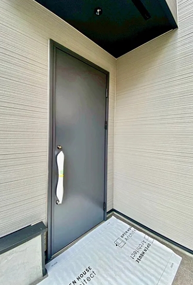 町田市相原町の新築戸建ての玄関の写真