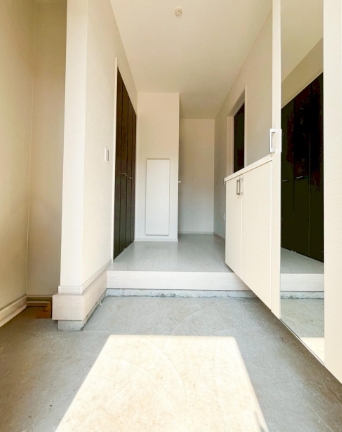 町田市東玉川学園2丁目の新築戸建て1の玄関の写真