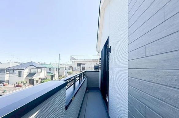 町田市金井1丁目の新築戸建て3のバルコニーの写真