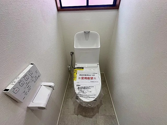 町田市金井1丁目の中古戸建てのトイレの写真