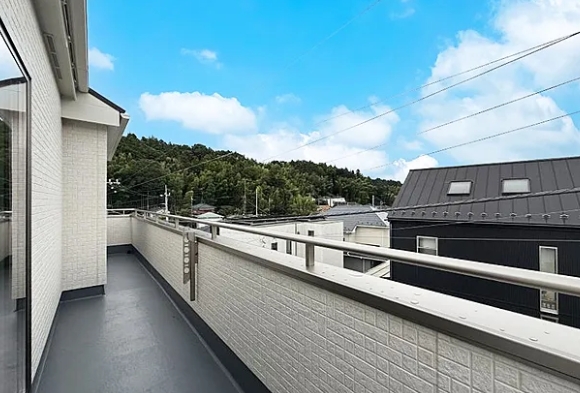町田市成瀬2丁目の新築戸建てCのバルコニーの写真
